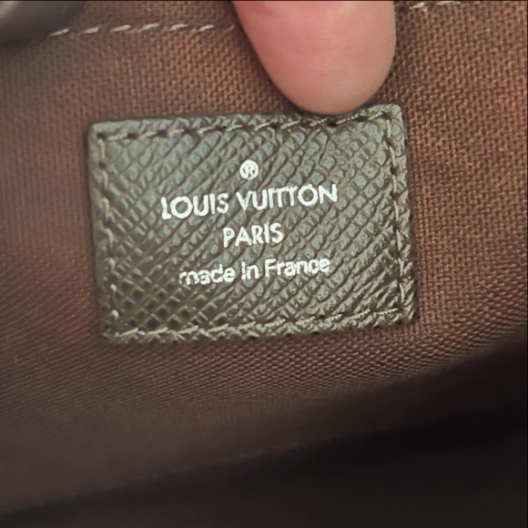 Authentic Louis Vuitton Taiga Brown Crossbody/Messanger Bag - Picture 6 of 9
